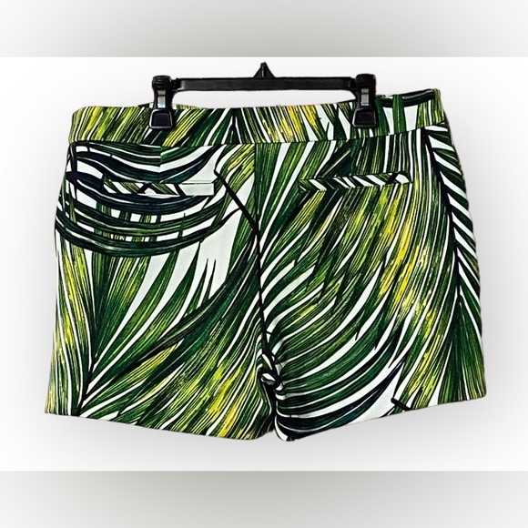 Like new! Modern Fit Green Paradise palm print stretch dressy shorts - Picture 2 of 5